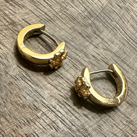 New Auth TORY BURCH ICON HUGGIE EARRINGS in Gold on TB Earring Card - Picture 11 of 12